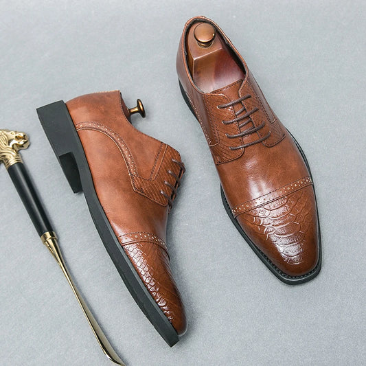 Zapatos de hombre de negocios clásicos profesionales de tacón bajo con cordones y empalme tallado
